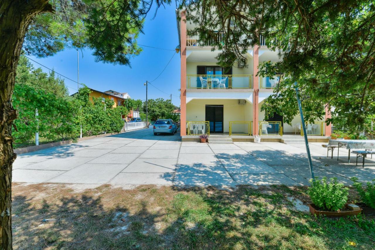 Apartmani Jelena Petrcane Exterior photo
